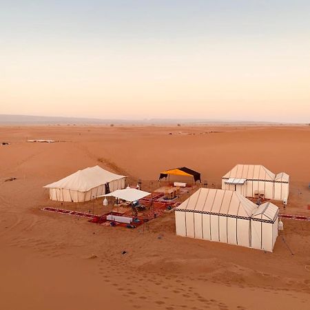 Bed and Breakfast Camp Sahara Majestic à M'Hamid El Ghizlane Extérieur photo