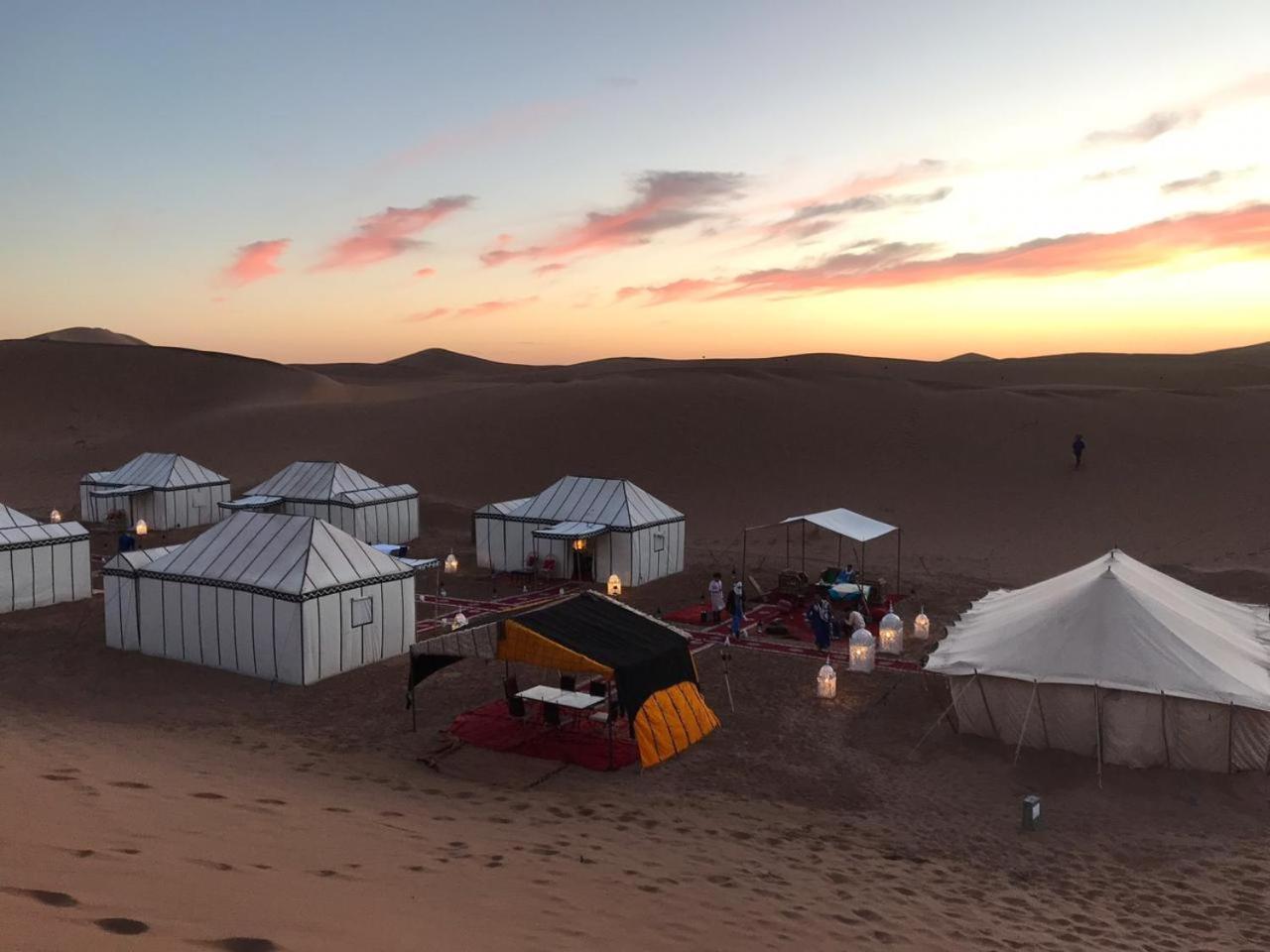 Bed and Breakfast Camp Sahara Majestic à M'Hamid El Ghizlane Extérieur photo