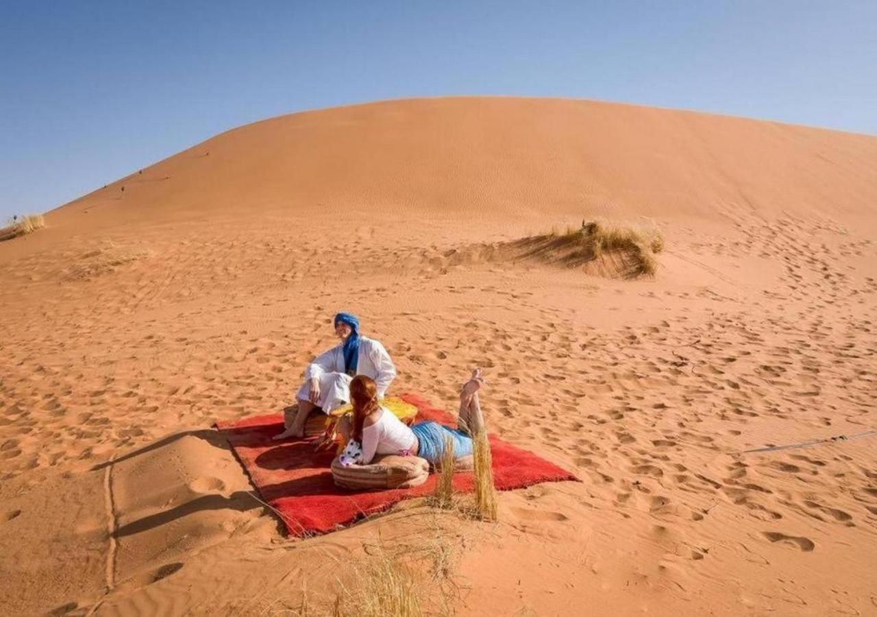 Bed and Breakfast Camp Sahara Majestic à M'Hamid El Ghizlane Extérieur photo